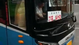 哈爾濱青島省際班車全程20小時,空調臥鋪客車內設有熱水衛生間代辦貨物托運訂票電話 15275297111
