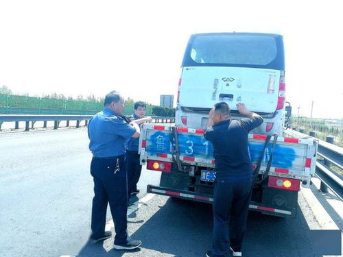 高速出行車輛突發故障,東營交通運輸執法隊員貼心處置保安全