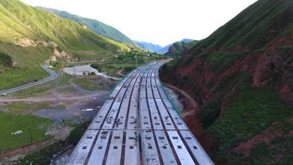 青海黃南公路通車里程達5876公里