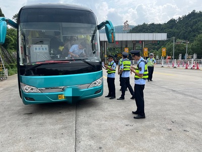 全省高速執(zhí)法系統(tǒng)扎實(shí)開展暑期道路交通運(yùn)輸安全執(zhí)法專項(xiàng)行動