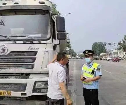 信陽交通運(yùn)輸執(zhí)法 嚴(yán)查 兩客一危一貨 車輛
