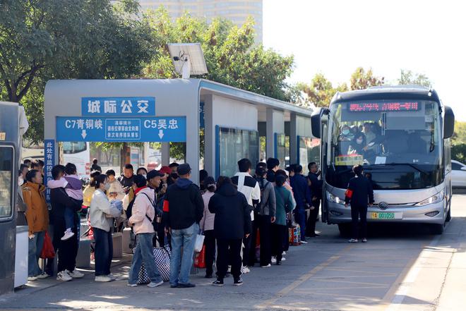國慶假期寧夏道路運輸旅客84.68萬人次 高速公路車流量561.79萬輛